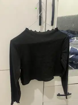 Atasan Hitam lengan Panjang