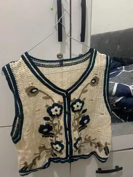 Vest rajut biru pendek