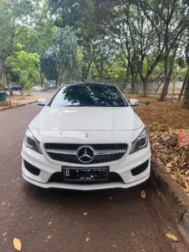 Mercedes Benz CLA 200
