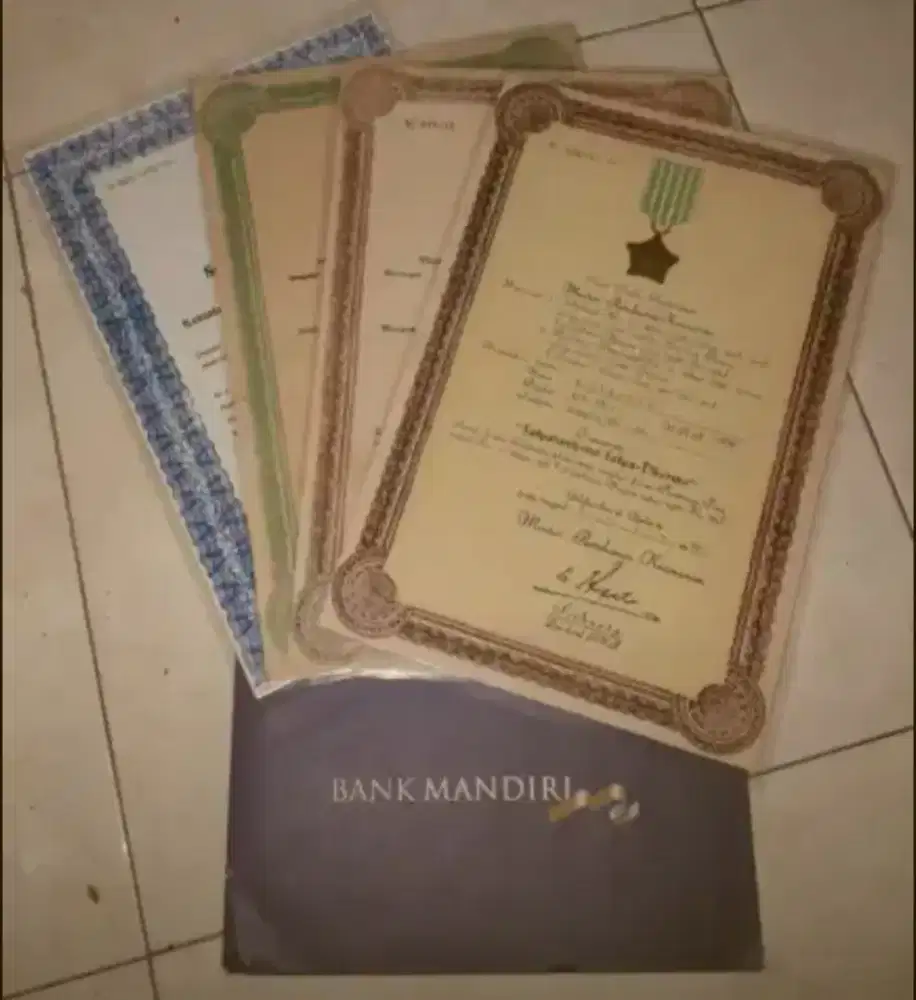 Buku Piagam Surat Penghargaan TNI Soeharto dan AH Nasution tahun 1964