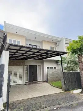 RUMAH TAMAN INTERNATIONAL VILLAGE CITRALAND 2 LANTAI, STRATEGIS
