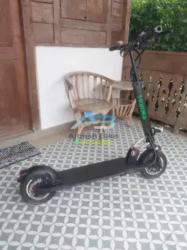 Skuter listrik electric scooter