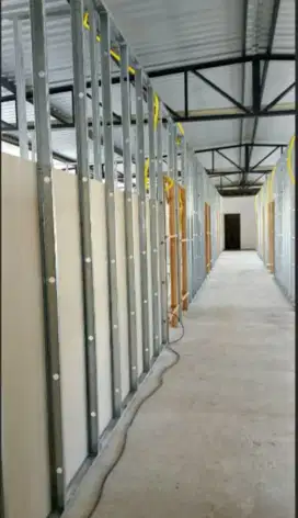 Dinding partisi gypsum atau kalsyboard