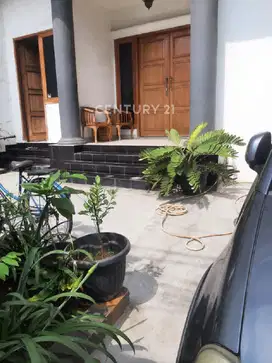Di Pinggir Jalan Bebas Banjr Dengan Design Menarik