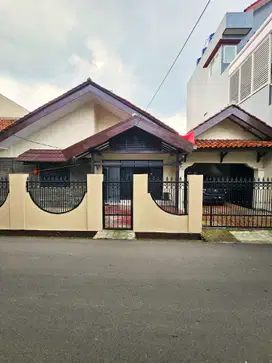 Rumah Pasar Rebo, Kalisari Dijual. Jalan Utama Komplek. NEGO