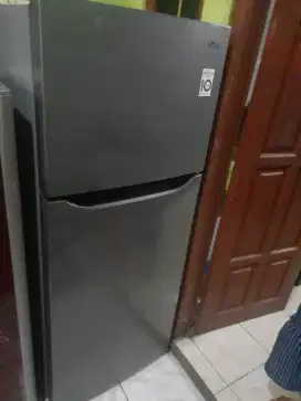 Kulkas LG inverter 2 pintu sawangan pasir putih