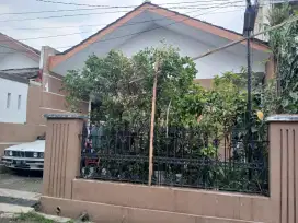 Rumah lama kokoh terawat di turangga buah batu dekat Trans Studio