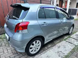 Toyota Yaris E Matic 2010 silver bagus