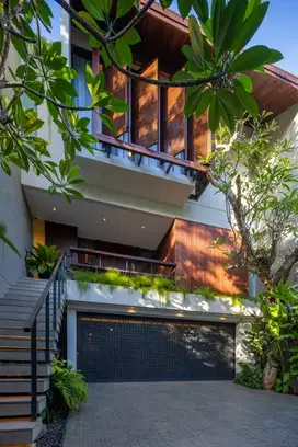 Dijual Rumah Brand New Bergaya Tropical Modern 10 menit dari Senopati