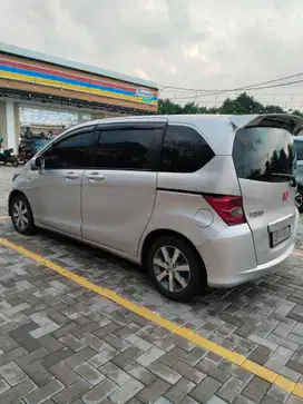 Over kredit honda freed 2010