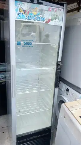 Showchase Polytron tinggi