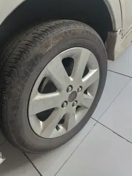 Dijual velg Nissan Marc r15 + ban