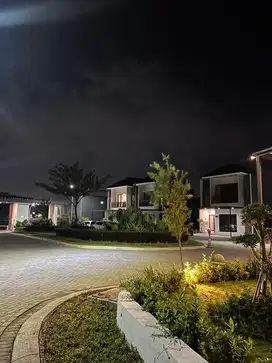 PANDANARAN AVENUE NEMPEL JALAN UTAMA DI TEMBALANG
