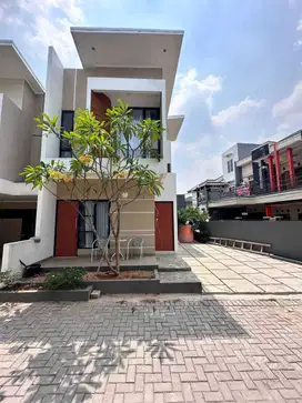 MANTAP RUMAH MEWAH 2 LANTAI SIAP HUNI STRATEGIS di KRAMAT JATI