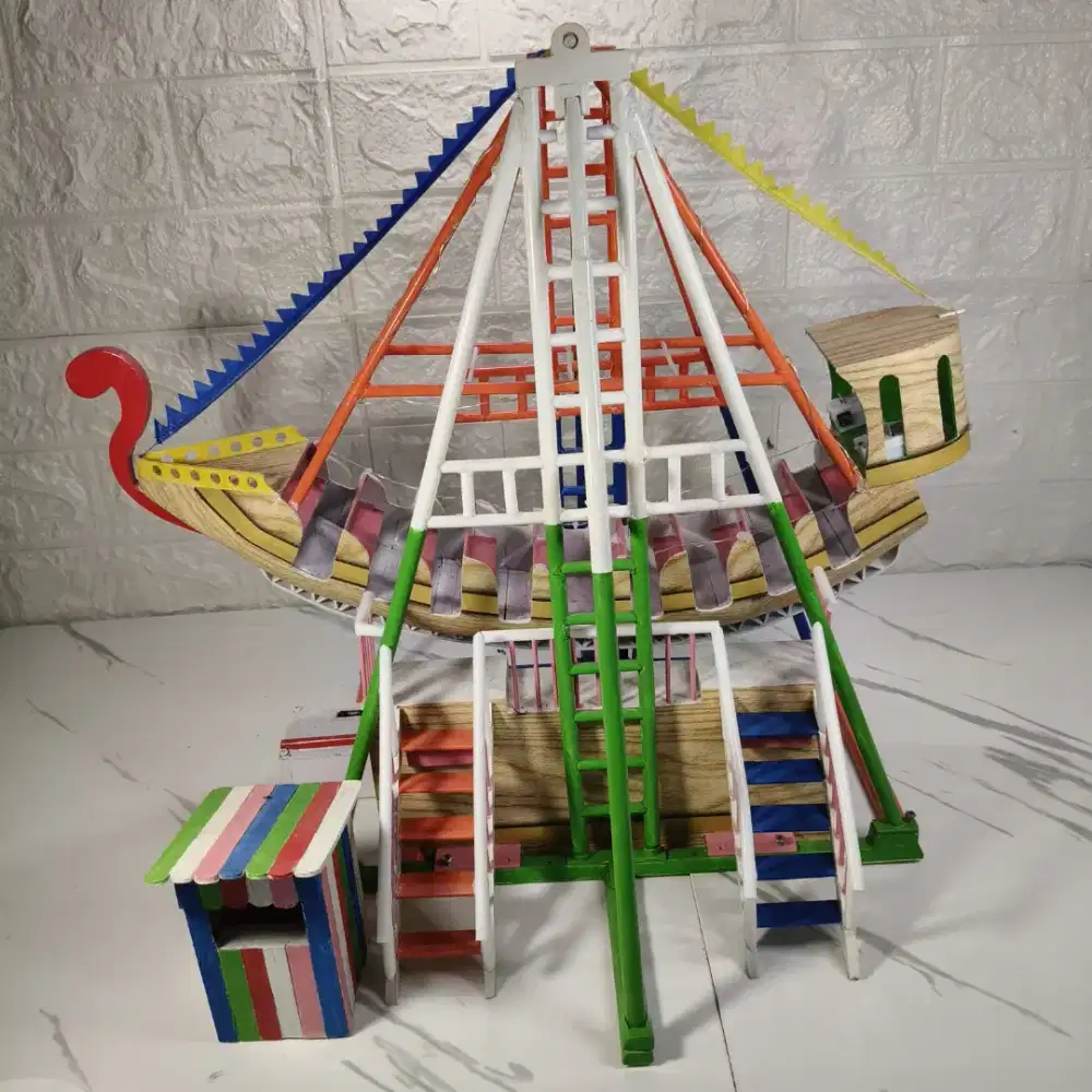 Dijual miniatur kora-kora pasar malam