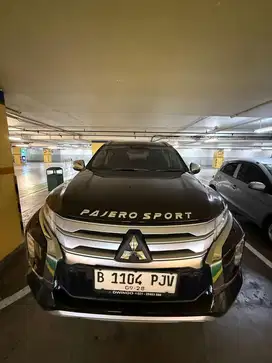 Pajero 2023 Hitam