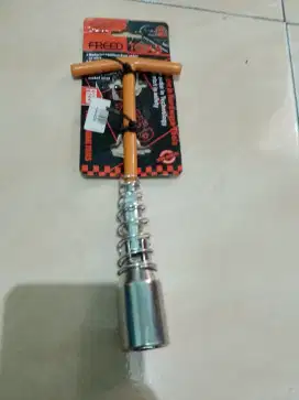 Kunci busi ukuran 21