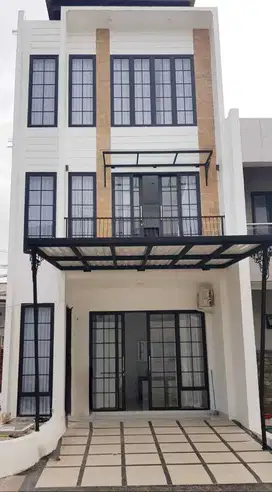 Rumah Mewah 3 Lantai Siap Huni Pinggir Jalan Raya Cinere, Depok