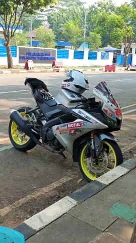Yamaha R15 V3 2021 Silver Kuning