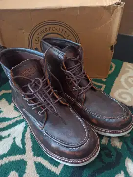 Sepatu boot baru