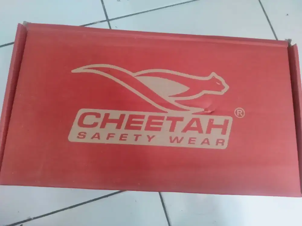 Menjual sepatu safety baru