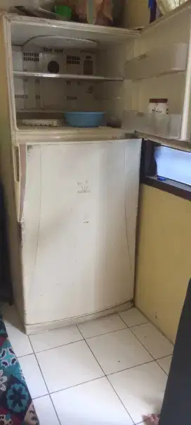 Dijual kulkas 2 pintu