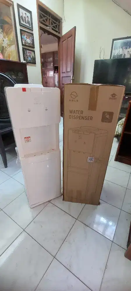 Dispenser air panas merk Kels