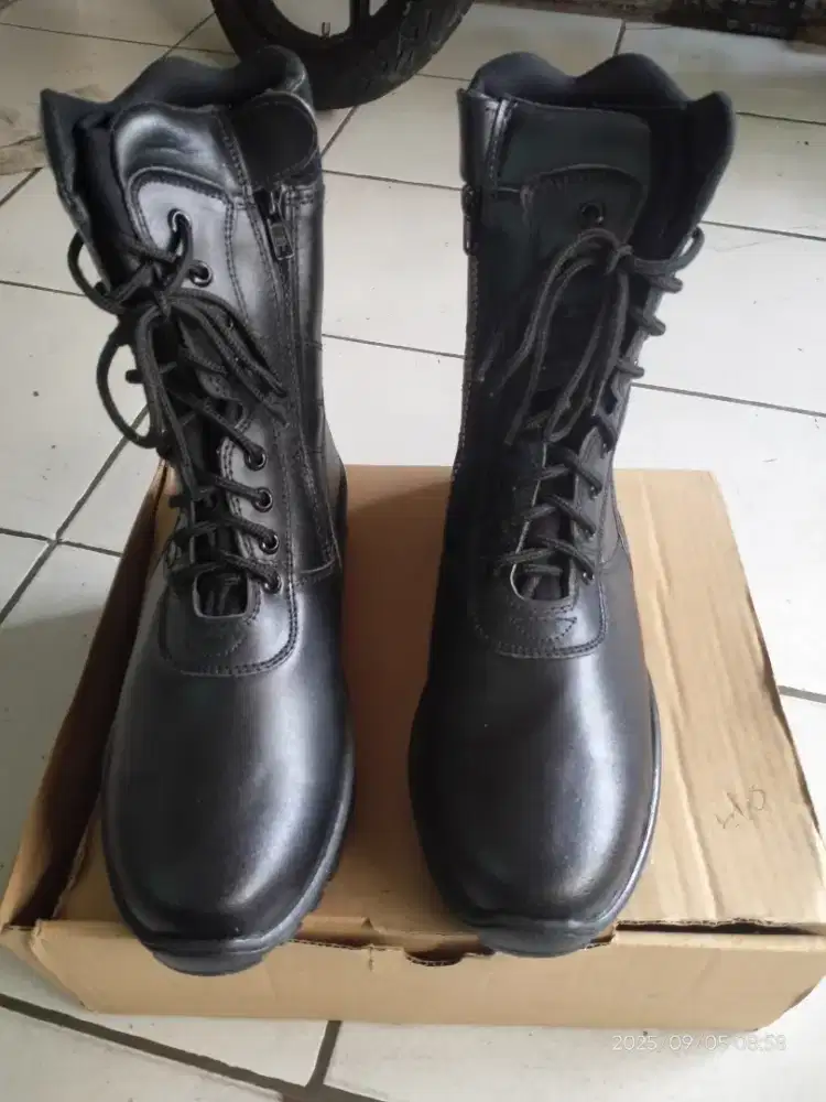 Sepatu PDL baru