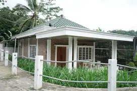 Dijual Lahan Kandang Sapi Luas berikut Rumah Villa Siap Huni Balekamba