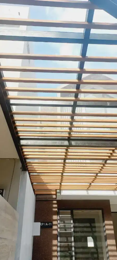 Kanopi kaca kisis kisi besi