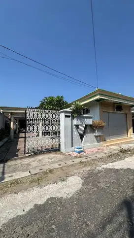 Dijual rumah bonus ruko dan kos kosan halaman luas