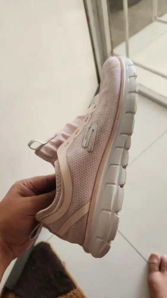 Sepatu Skechers Wanita ukuran 39 Original