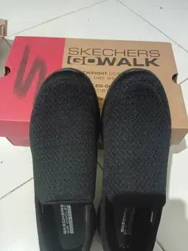 Sepatu skechers go walk
