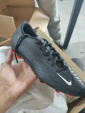 Sepatu Bola Nike Phantom GX FG.