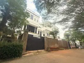 Dijual Rumah 3 Lt + Rooftop depan green area Sentul Bogor
