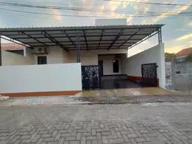 RUMAH READY SIAP HUNI DUA LANTAI MEWAH MINIMALIS MODERN MANYARAN