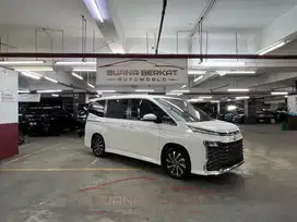 (KM 59rb) Toyota All New Voxy 2.0 CVT 2022