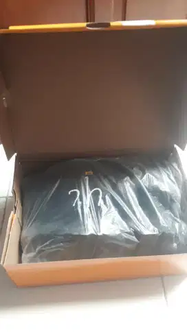 Sepatu safety merk cat