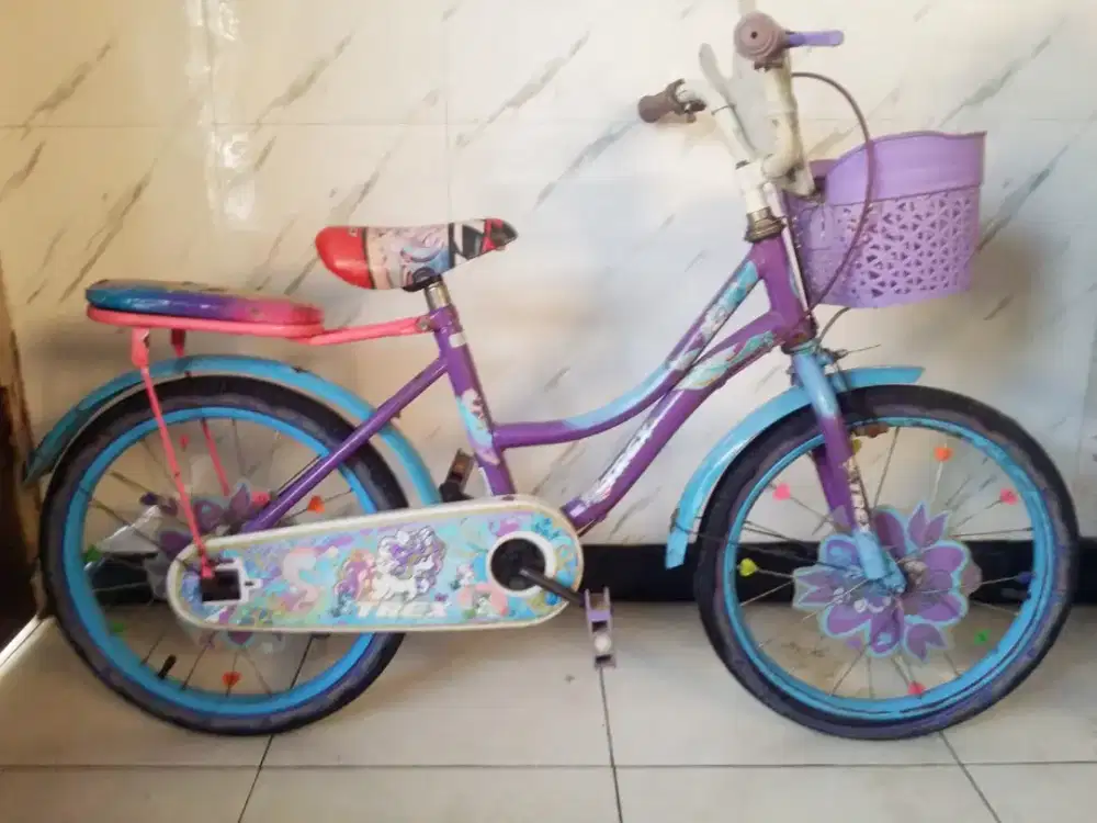 Sepeda anak cewek UK 18