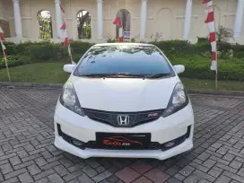 ( TDP : 10jt ) Jazz RS 1.5 CVT 2013
Putih