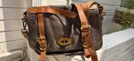 Preloved Original LongLive Vintage Fossil Crossbody Leather Bag