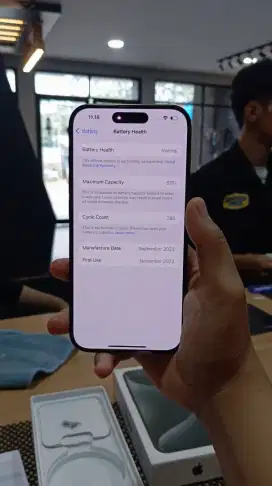 iPhone 15 pro Titanium black second mulus bergaransi