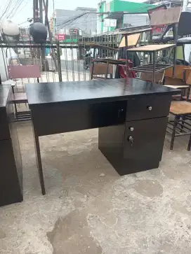 Meja kerja bahan kuat