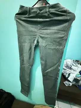 Prelove Celana Uniqlo