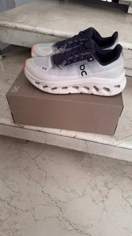 On Cloud shoes preloved