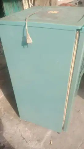 Kulkas 1 pintu merk Polytron