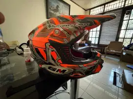 Helm Cross merk GM