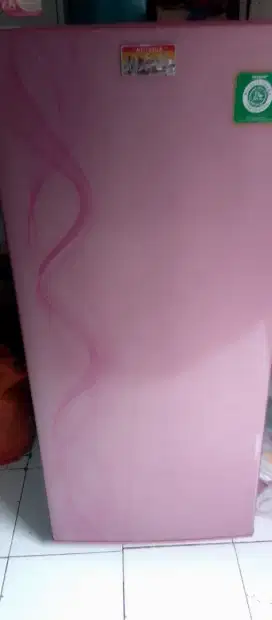 D jual cepat kulkas merk Sharp,covernya pink metalick