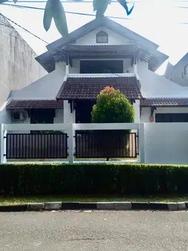 SEWA RUMAH DI BINTARO