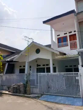 Rumah terawat bisa kantor di komplek kiarasari asri Soekarno Hatta